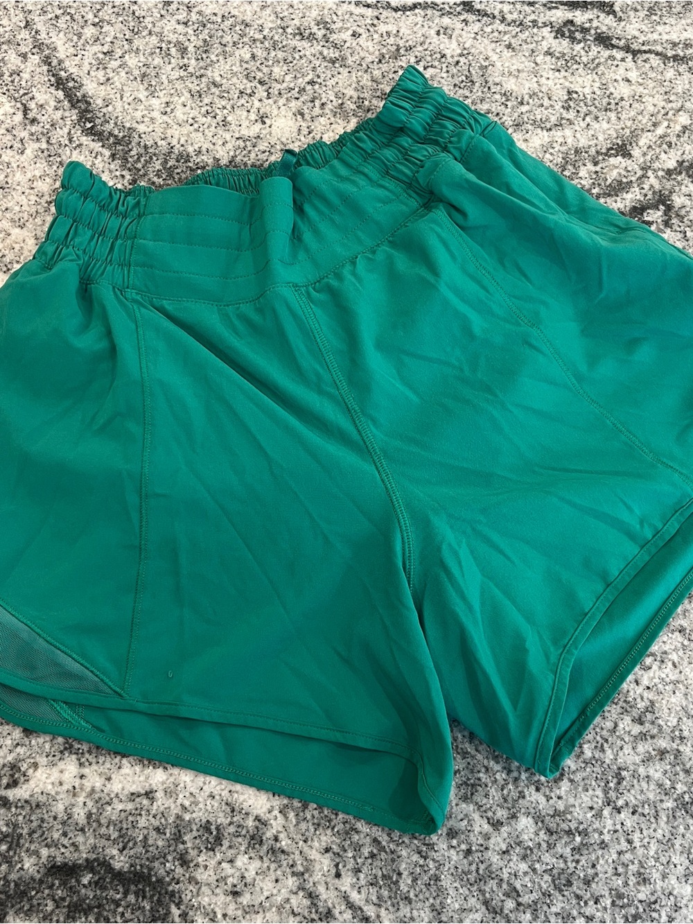 lululemon athletica high rise hotty hot shorts 4in